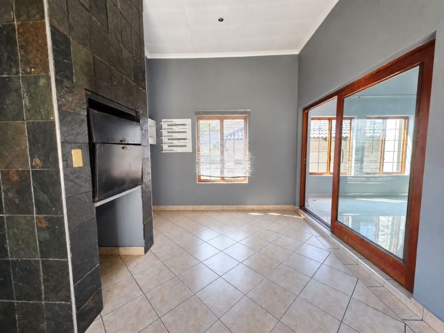 3 Bedroom Property for Sale in Thatchfield Estate Gauteng