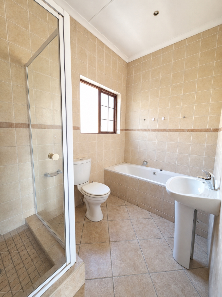 3 Bedroom Property for Sale in Thatchfield Estate Gauteng