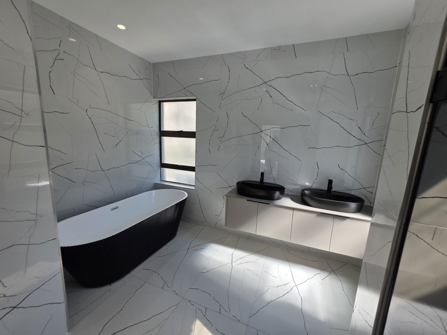 4 Bedroom Property for Sale in Waterkloof Ridge Gauteng