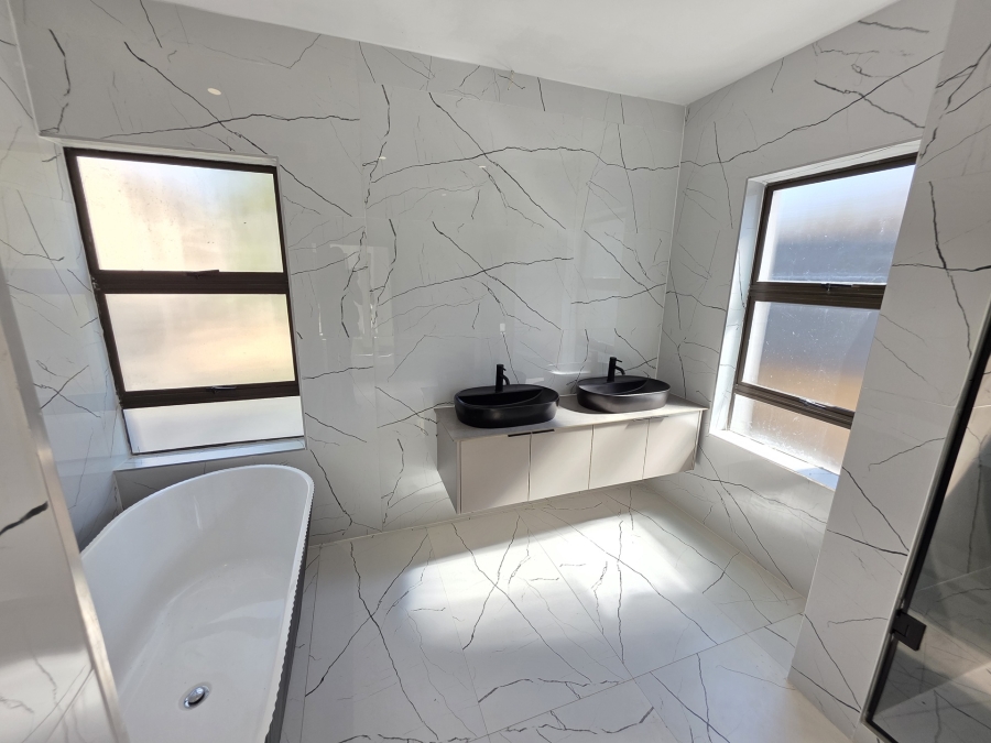 4 Bedroom Property for Sale in Waterkloof Ridge Gauteng