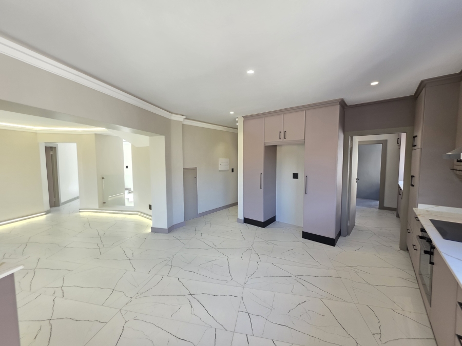 4 Bedroom Property for Sale in Waterkloof Ridge Gauteng