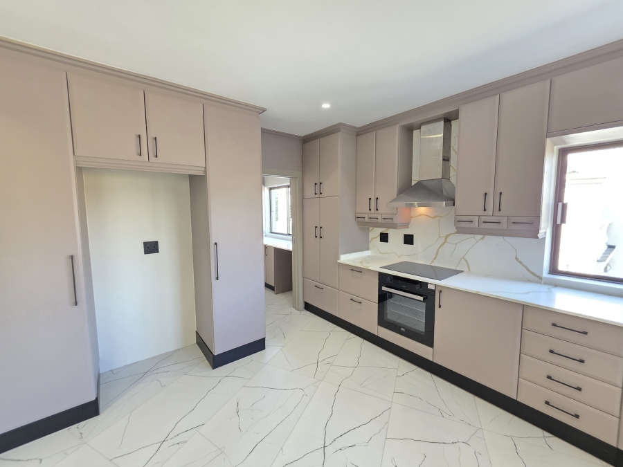 4 Bedroom Property for Sale in Waterkloof Ridge Gauteng