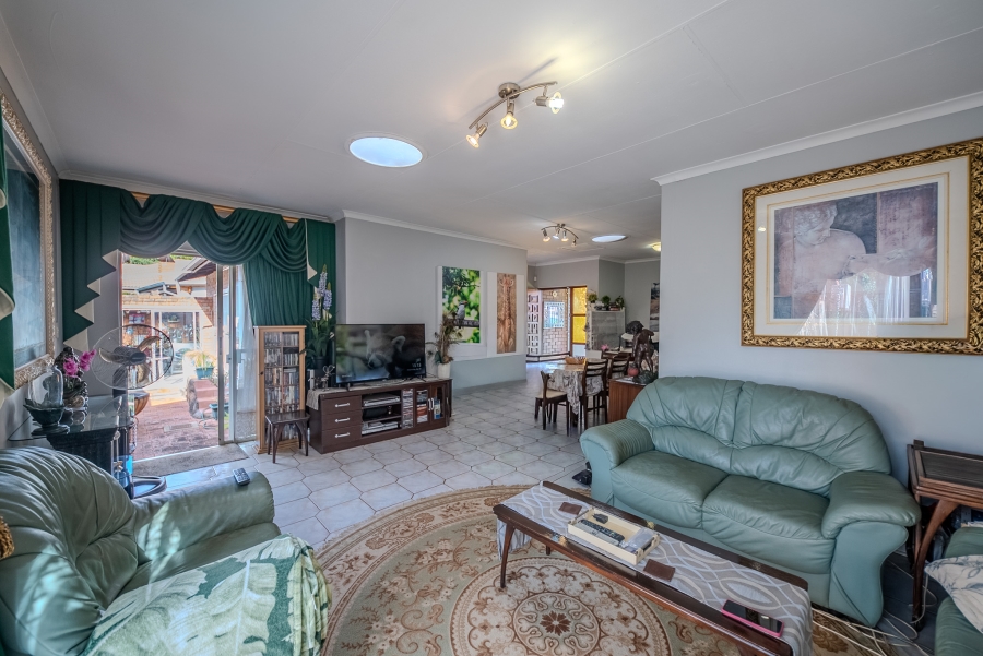 To Let 3 Bedroom Property for Rent in Faerie Glen Gauteng