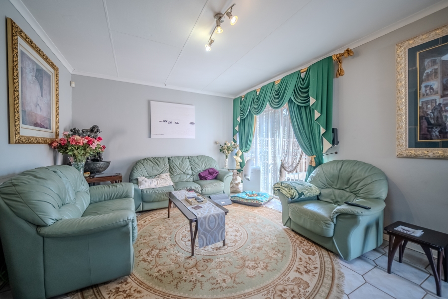To Let 3 Bedroom Property for Rent in Faerie Glen Gauteng