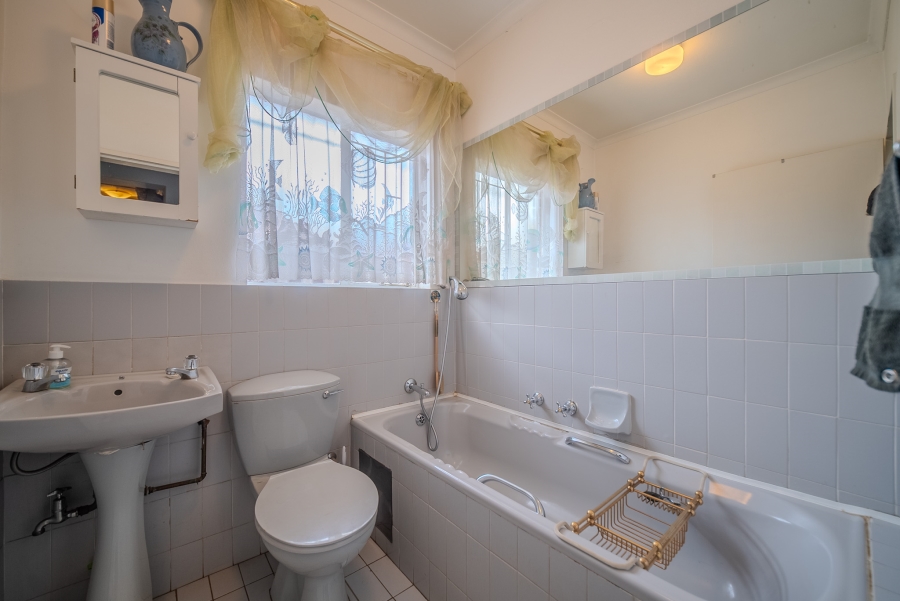 To Let 3 Bedroom Property for Rent in Faerie Glen Gauteng