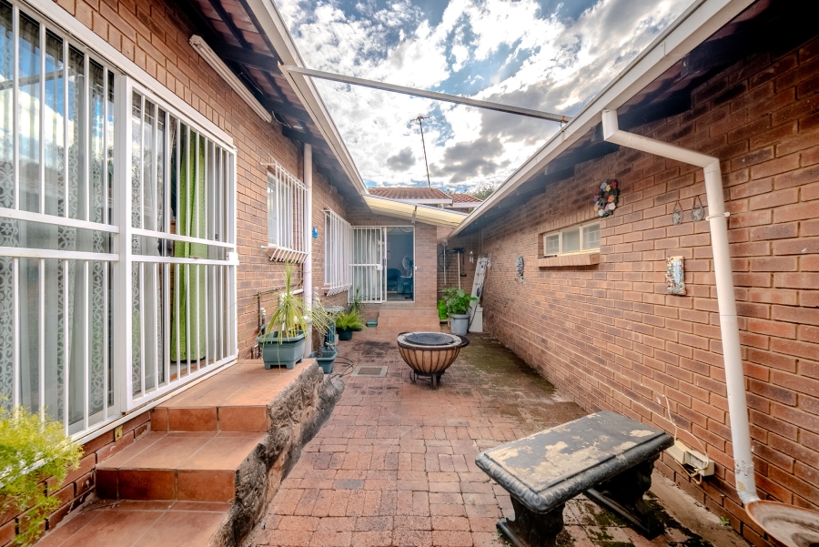 To Let 3 Bedroom Property for Rent in Faerie Glen Gauteng