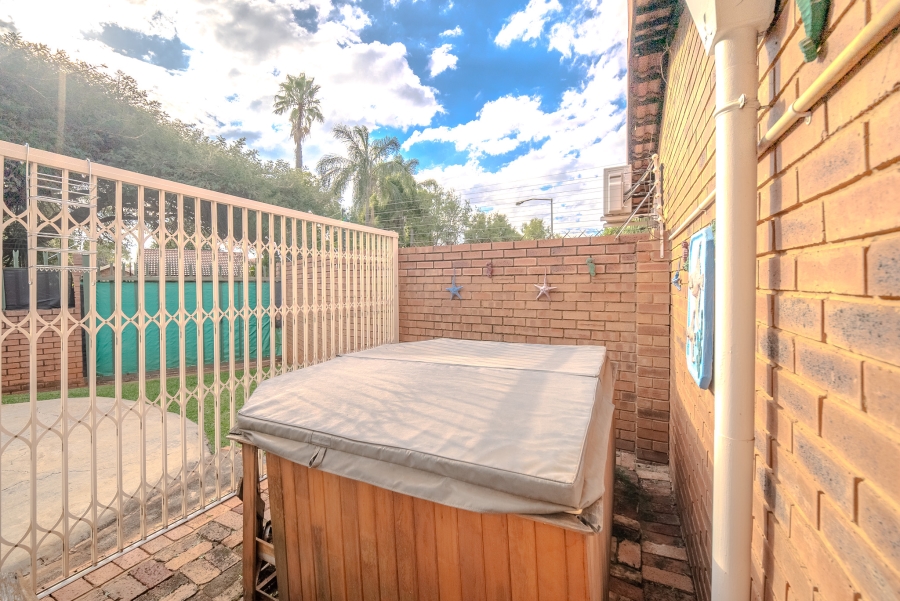 To Let 3 Bedroom Property for Rent in Faerie Glen Gauteng