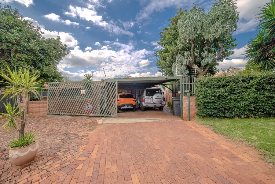 To Let 3 Bedroom Property for Rent in Faerie Glen Gauteng