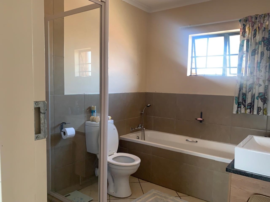 To Let 3 Bedroom Property for Rent in Noordwyk Gauteng