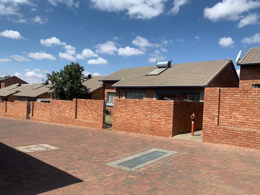 To Let 3 Bedroom Property for Rent in Noordwyk Gauteng