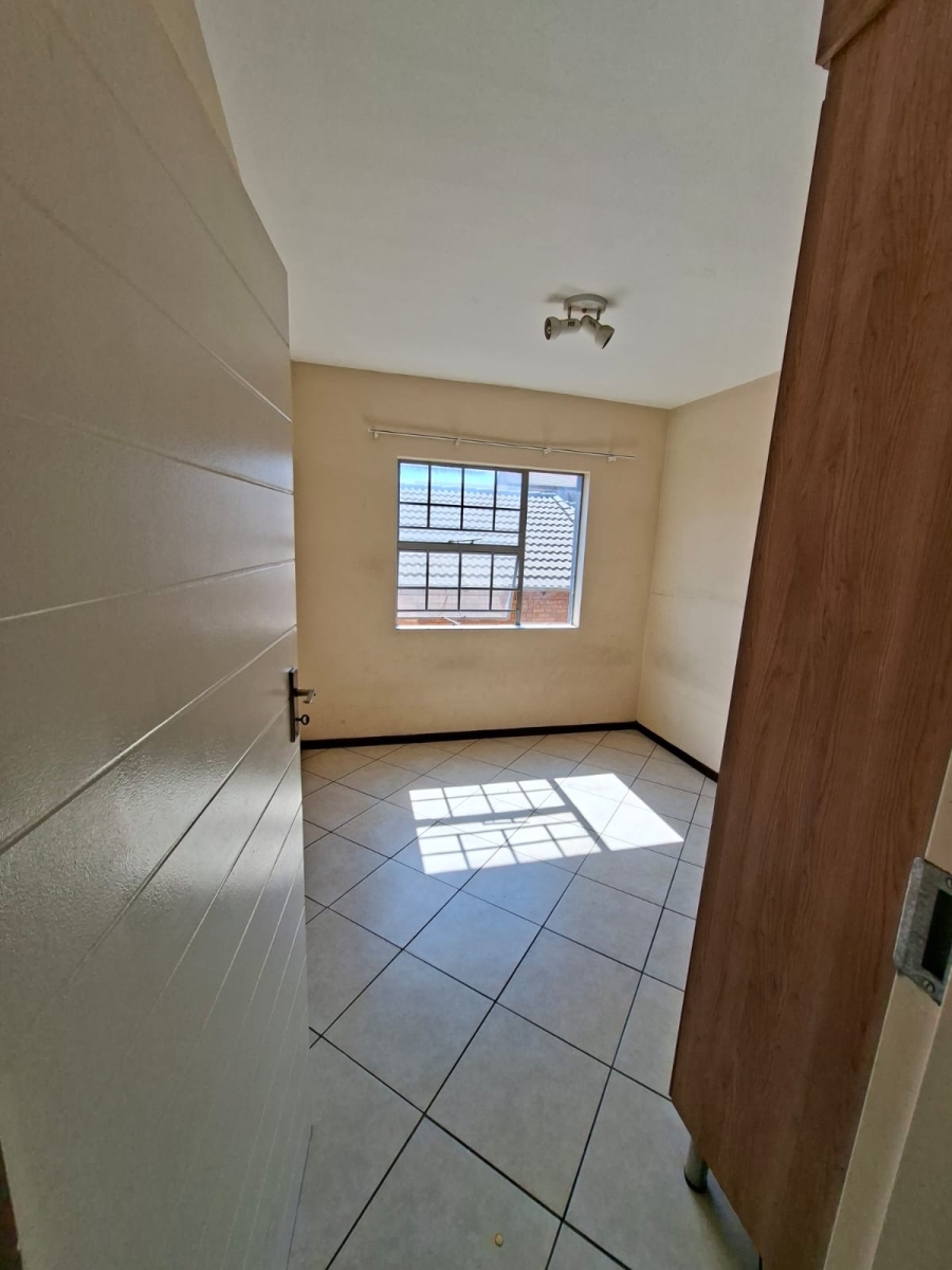To Let 2 Bedroom Property for Rent in Noordwyk Gauteng