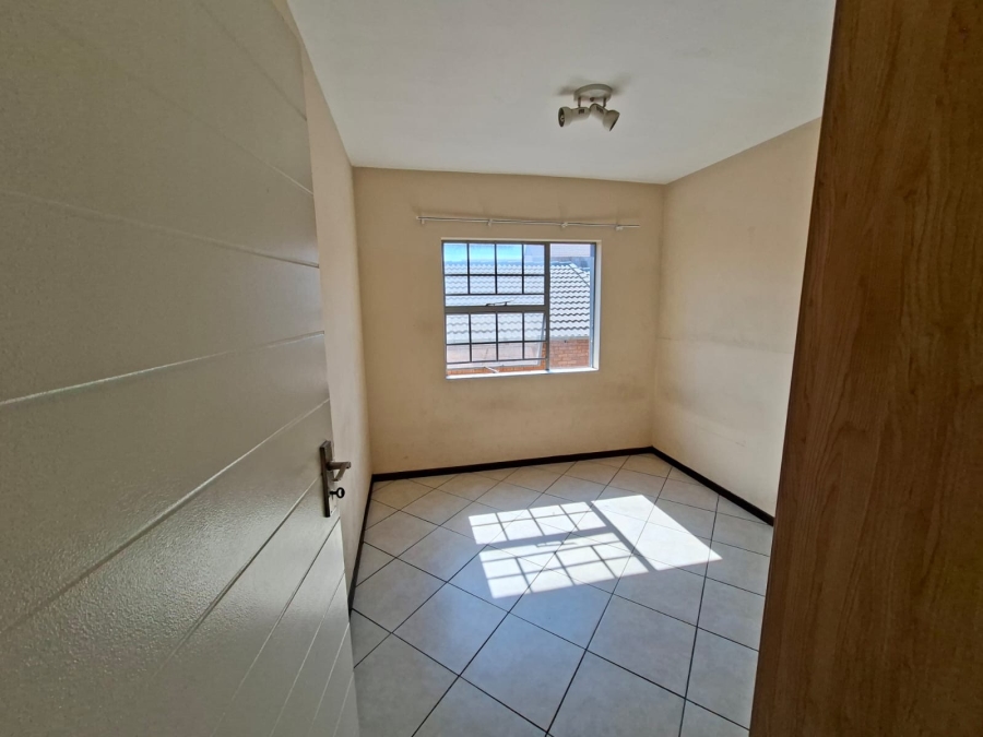 To Let 2 Bedroom Property for Rent in Noordwyk Gauteng