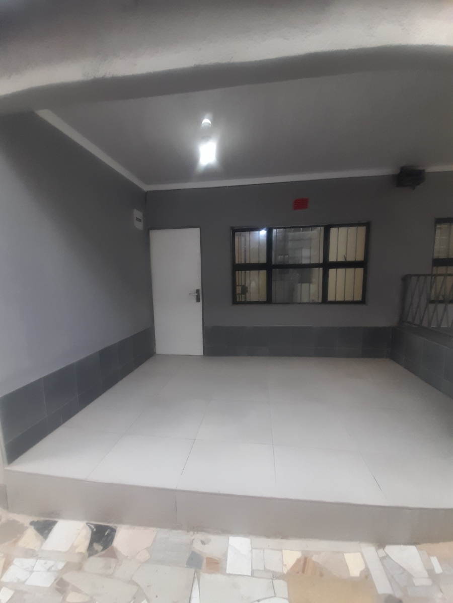 To Let 2 Bedroom Property for Rent in Rosettenville Gauteng