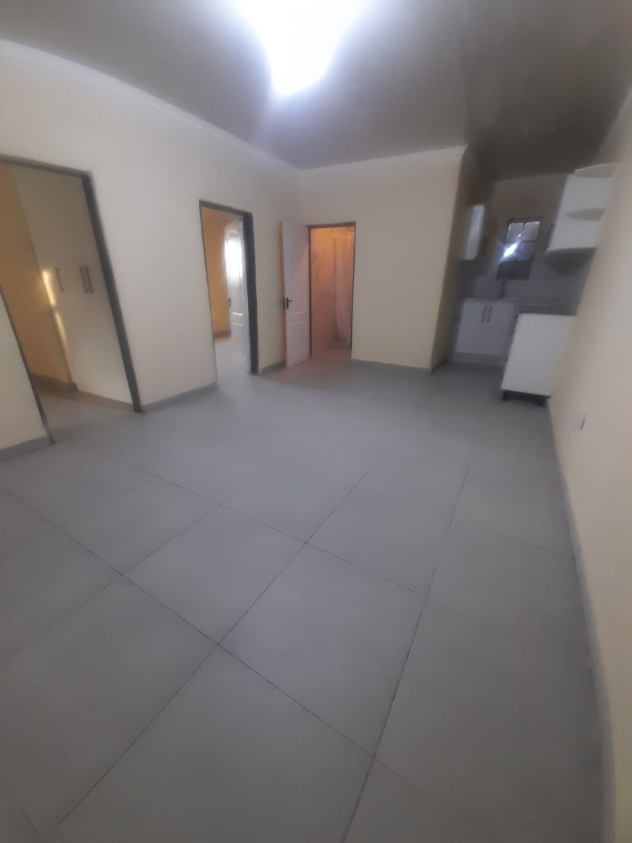 To Let 2 Bedroom Property for Rent in Rosettenville Gauteng