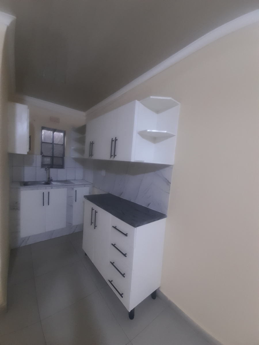 To Let 2 Bedroom Property for Rent in Rosettenville Gauteng