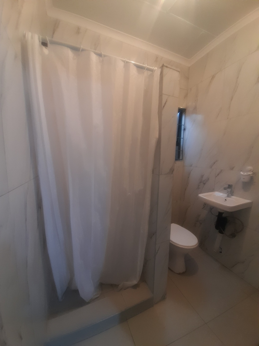 To Let 2 Bedroom Property for Rent in Rosettenville Gauteng