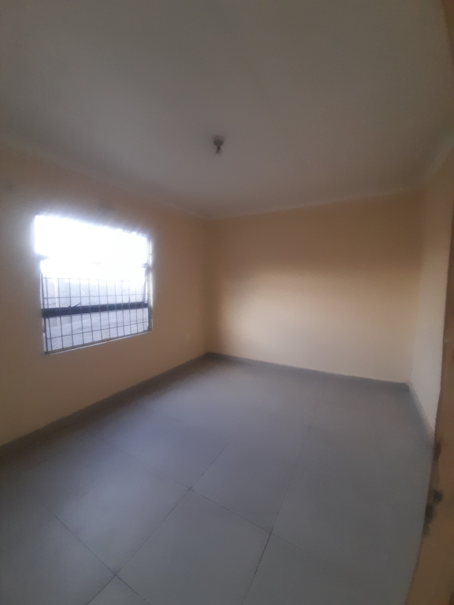 To Let 2 Bedroom Property for Rent in Rosettenville Gauteng