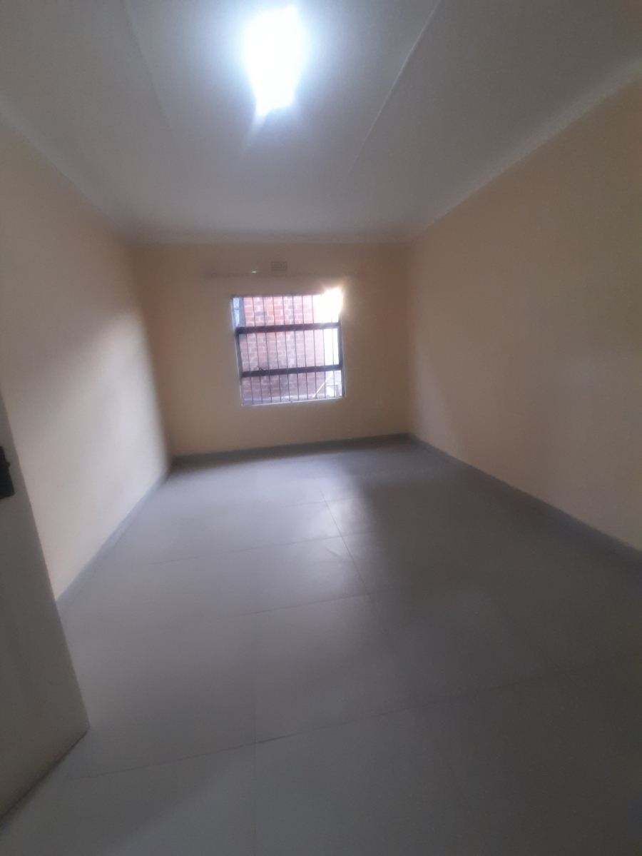 To Let 2 Bedroom Property for Rent in Rosettenville Gauteng