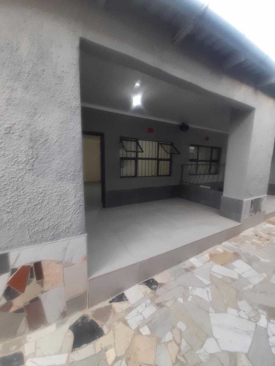 To Let 2 Bedroom Property for Rent in Rosettenville Gauteng
