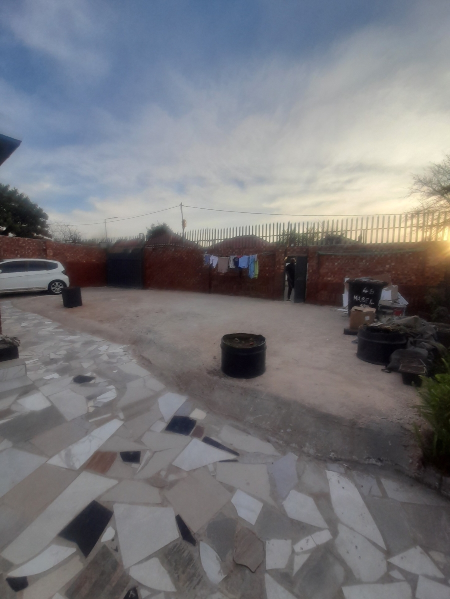 To Let 2 Bedroom Property for Rent in Rosettenville Gauteng