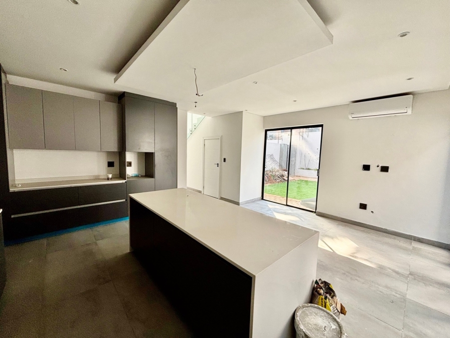 To Let 3 Bedroom Property for Rent in Illovo Gauteng