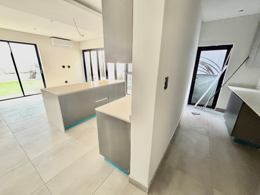 To Let 3 Bedroom Property for Rent in Illovo Gauteng