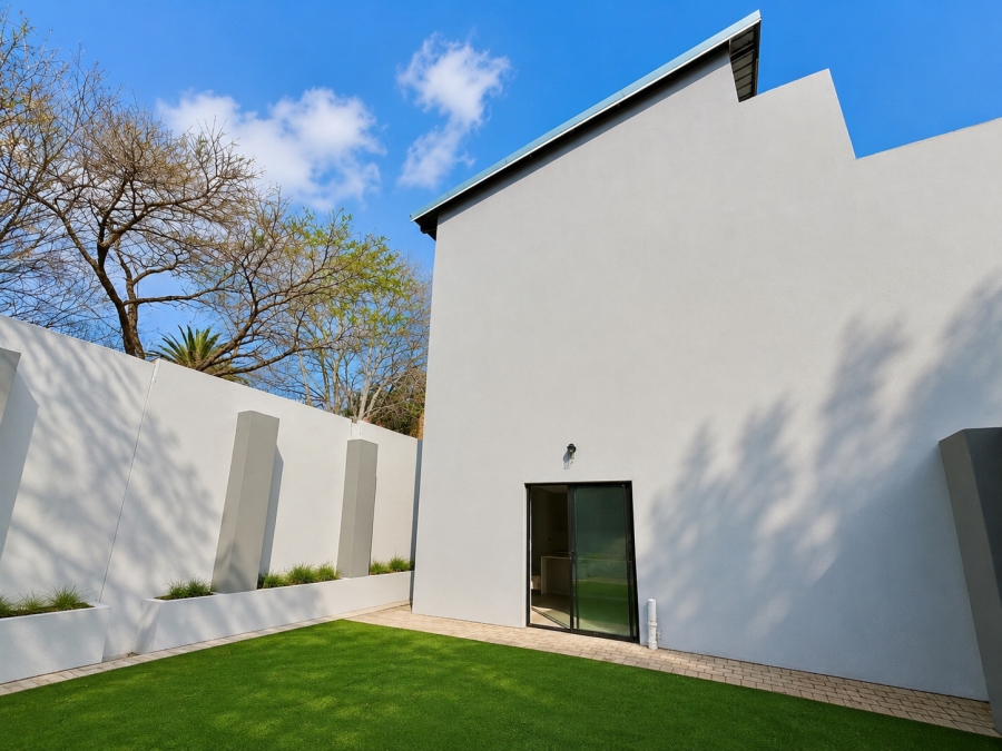 To Let 3 Bedroom Property for Rent in Illovo Gauteng