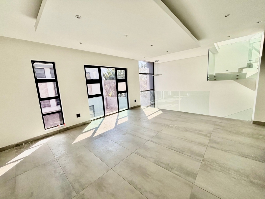 To Let 3 Bedroom Property for Rent in Illovo Gauteng