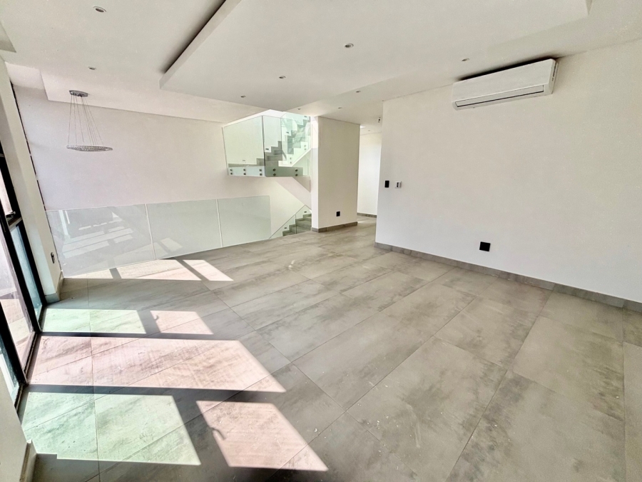 To Let 3 Bedroom Property for Rent in Illovo Gauteng