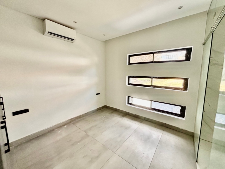 To Let 3 Bedroom Property for Rent in Illovo Gauteng