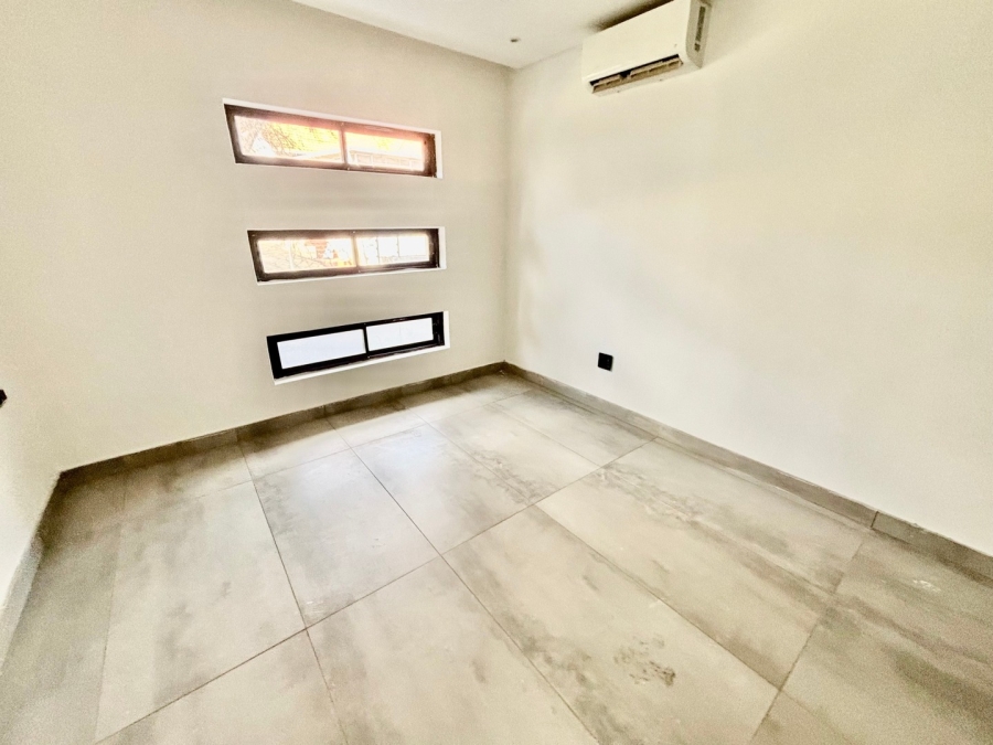 To Let 3 Bedroom Property for Rent in Illovo Gauteng