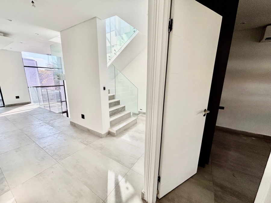 To Let 3 Bedroom Property for Rent in Illovo Gauteng