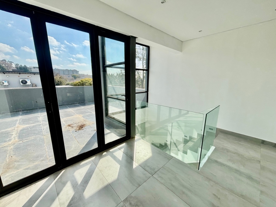 To Let 3 Bedroom Property for Rent in Illovo Gauteng