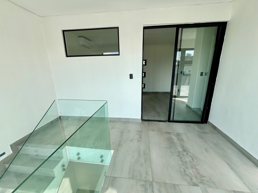 To Let 3 Bedroom Property for Rent in Illovo Gauteng