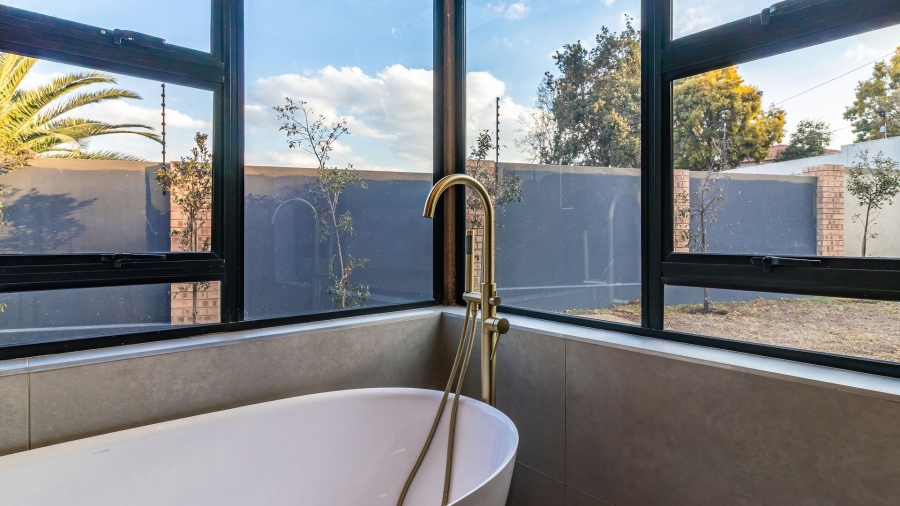 4 Bedroom Property for Sale in Atholl Gauteng