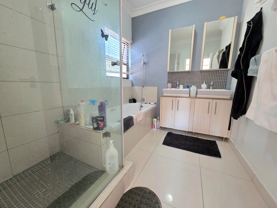 To Let 3 Bedroom Property for Rent in Lonehill Gauteng