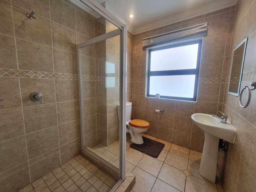 To Let 4 Bedroom Property for Rent in Silver Lakes Golf Estate Gauteng