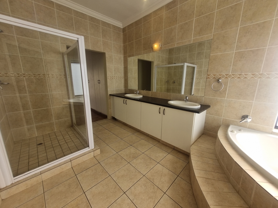 To Let 4 Bedroom Property for Rent in Silver Lakes Golf Estate Gauteng