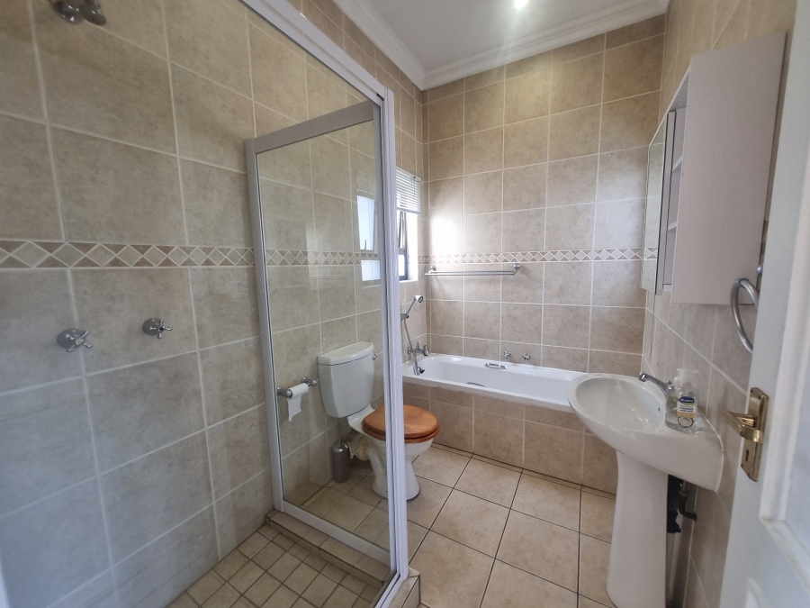 To Let 4 Bedroom Property for Rent in Silver Lakes Golf Estate Gauteng