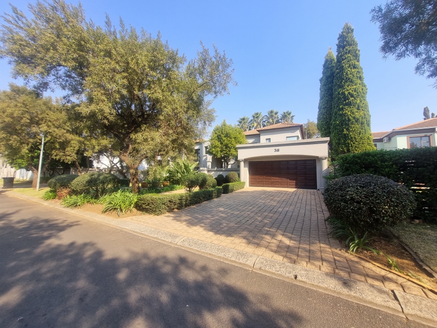 To Let 4 Bedroom Property for Rent in Silver Lakes Golf Estate Gauteng