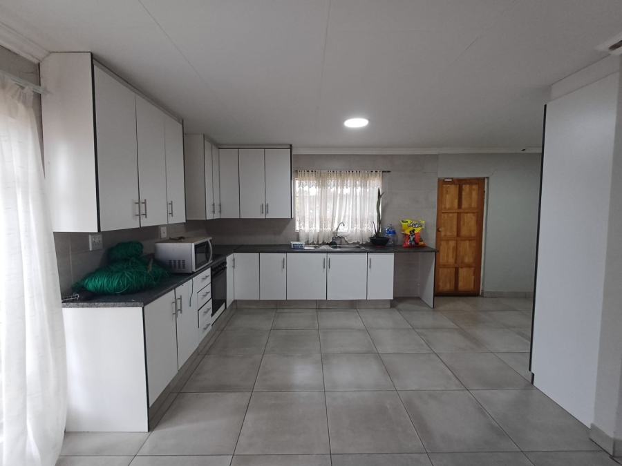 To Let 3 Bedroom Property for Rent in Boltonwold Gauteng