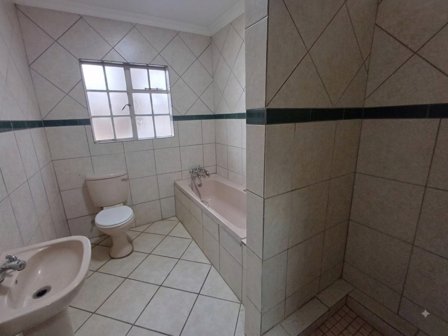 To Let 3 Bedroom Property for Rent in Boltonwold Gauteng
