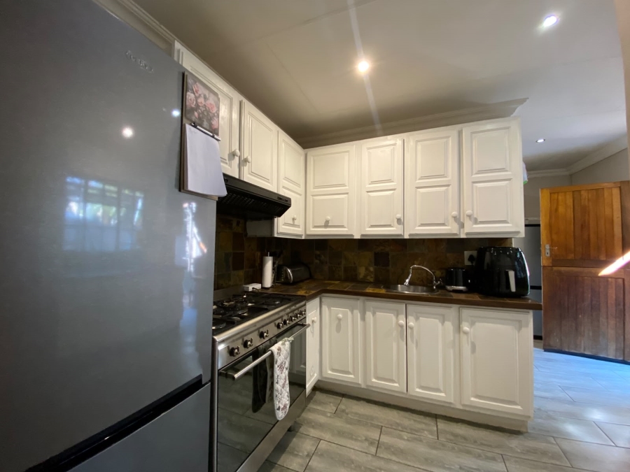 4 Bedroom Property for Sale in Erasmuskloof Gauteng