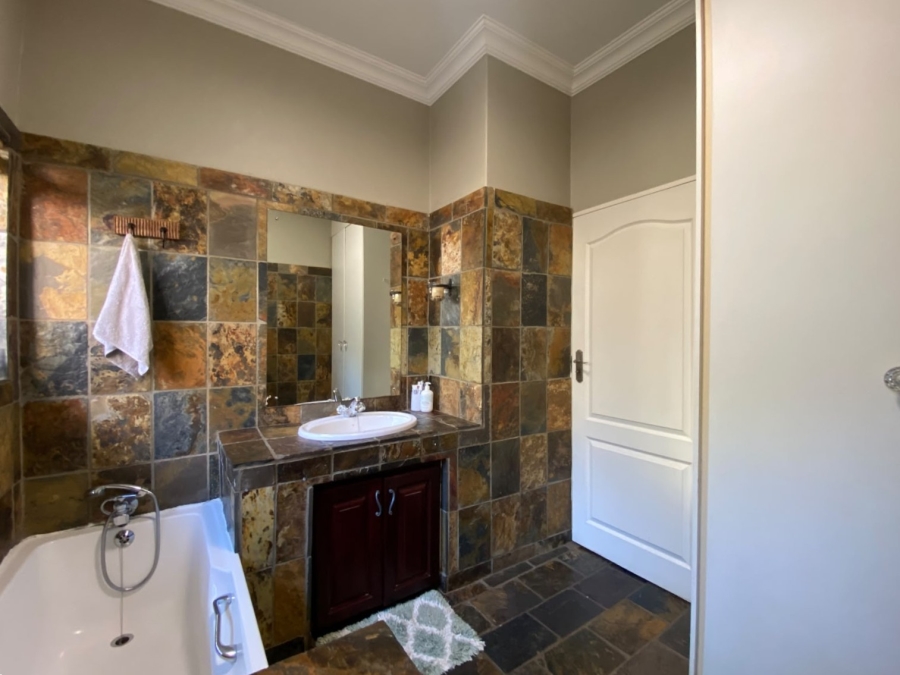 4 Bedroom Property for Sale in Erasmuskloof Gauteng