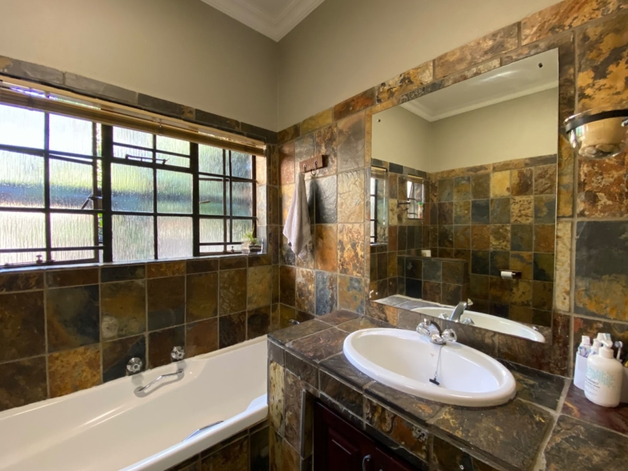 4 Bedroom Property for Sale in Erasmuskloof Gauteng