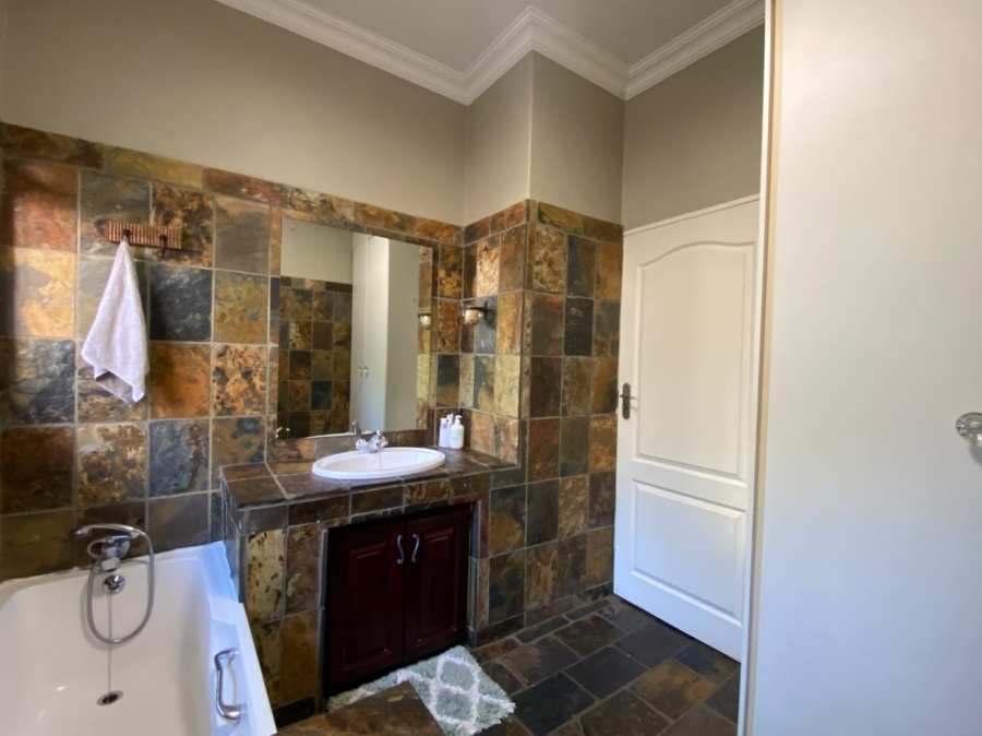 4 Bedroom Property for Sale in Erasmuskloof Gauteng