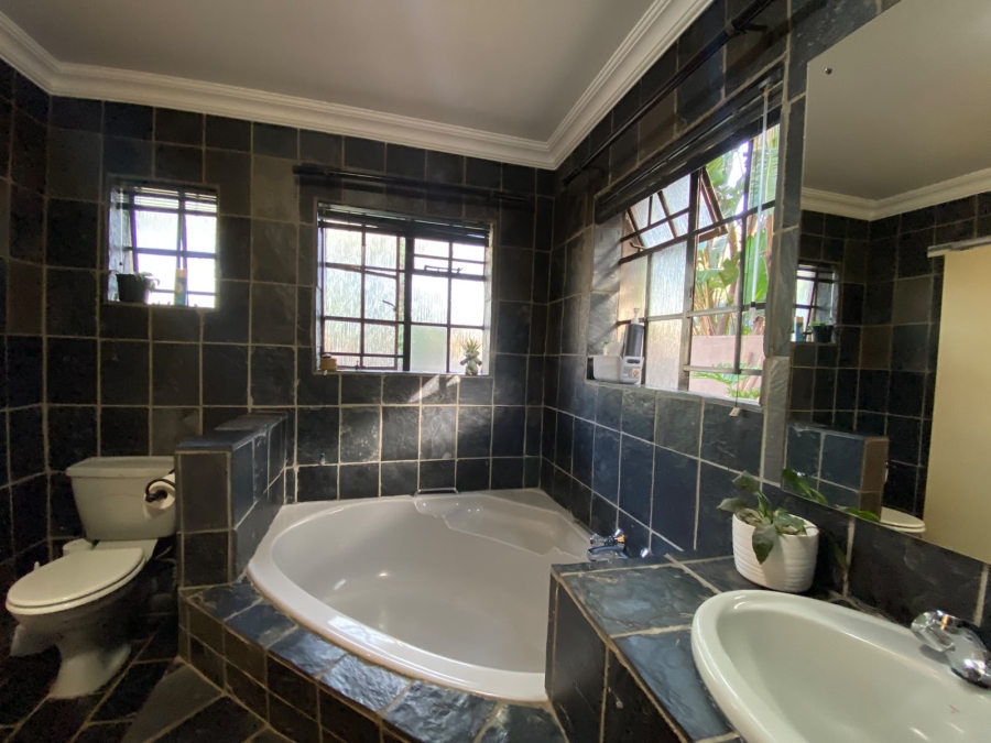 4 Bedroom Property for Sale in Erasmuskloof Gauteng