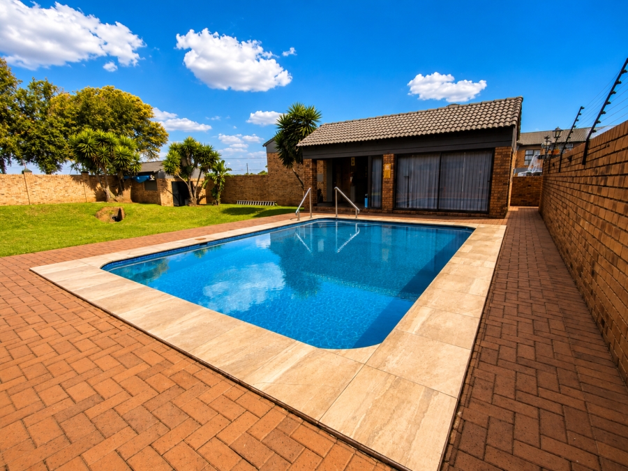 2 Bedroom Property for Sale in Ravenswood Gauteng