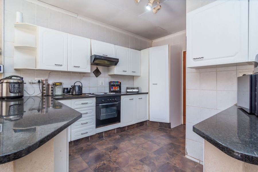 3 Bedroom Property for Sale in Helikonpark Gauteng