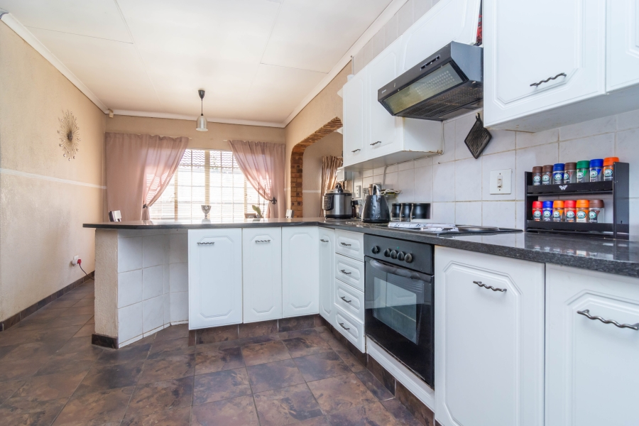 3 Bedroom Property for Sale in Helikonpark Gauteng